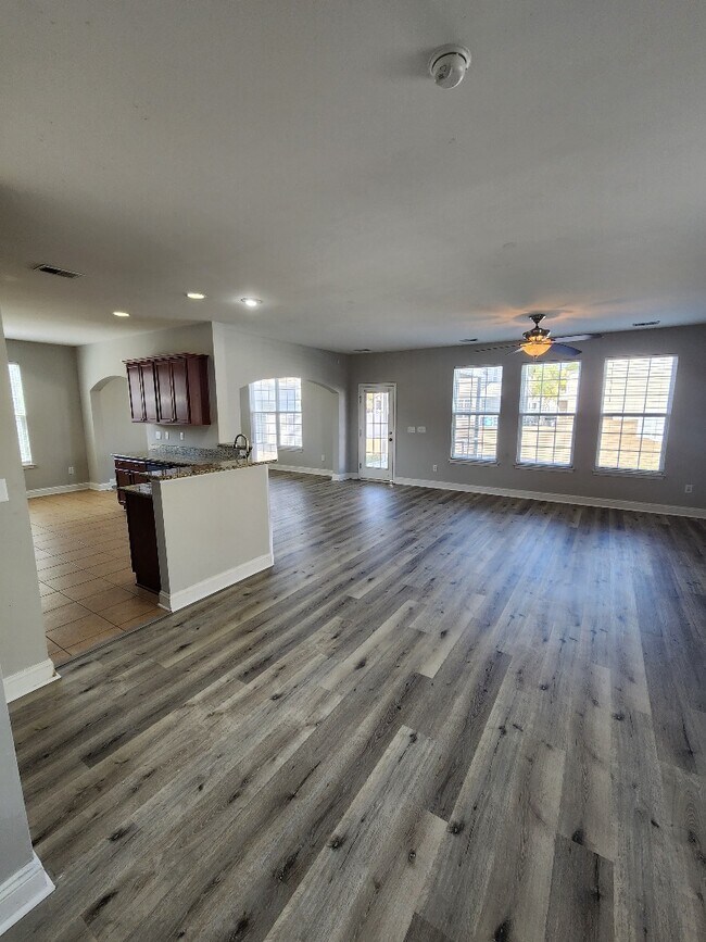 Building Photo - 422 Moss Pond Rd