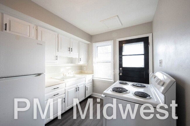 Building Photo - 1319 N Alton Ave