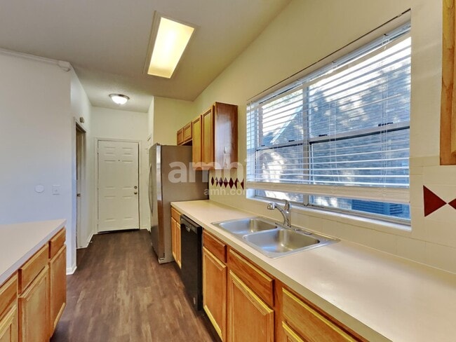 Foto del edificio - 2911 Linda Dr