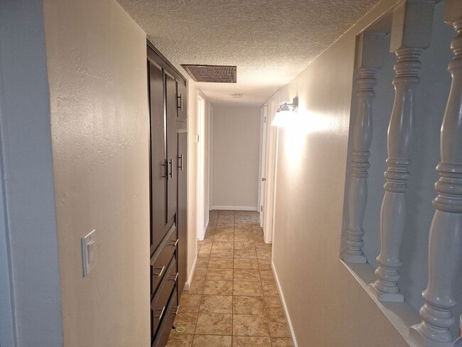 Foto del edificio - Upcoming 3 Bedroom 2 Bath Condo Home with ...