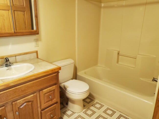 Building Photo - 9 Roberts Rd