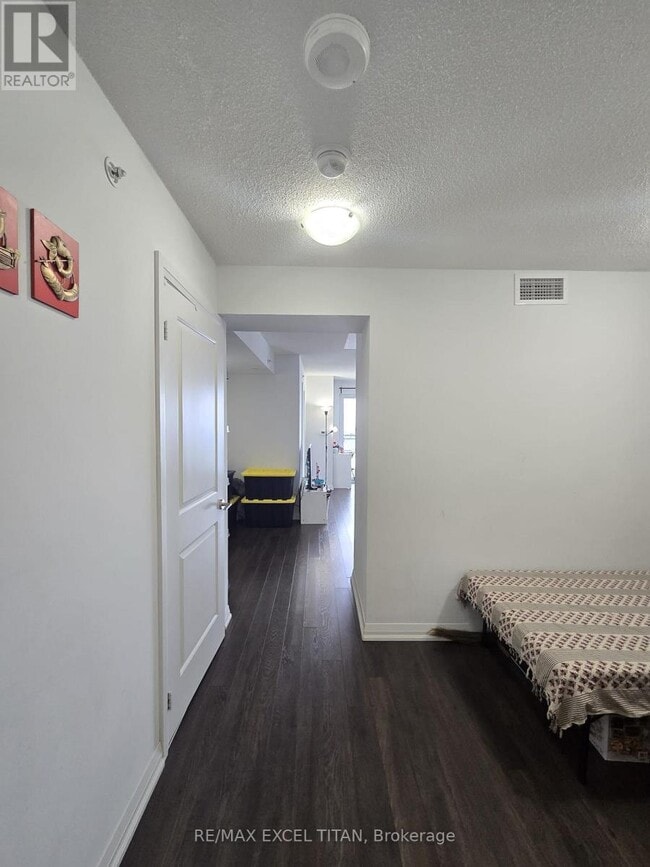 Building Photo - 30 Meadowglen Pl