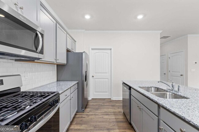 Foto del edificio - 5370 Swan Ln