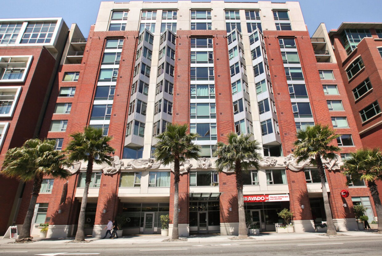 Foto principal - 1 Bed, 1 Bath + Storage - South Beach/SOMA...
