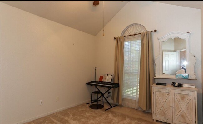 Building Photo - 1515 Chardonnay Dr
