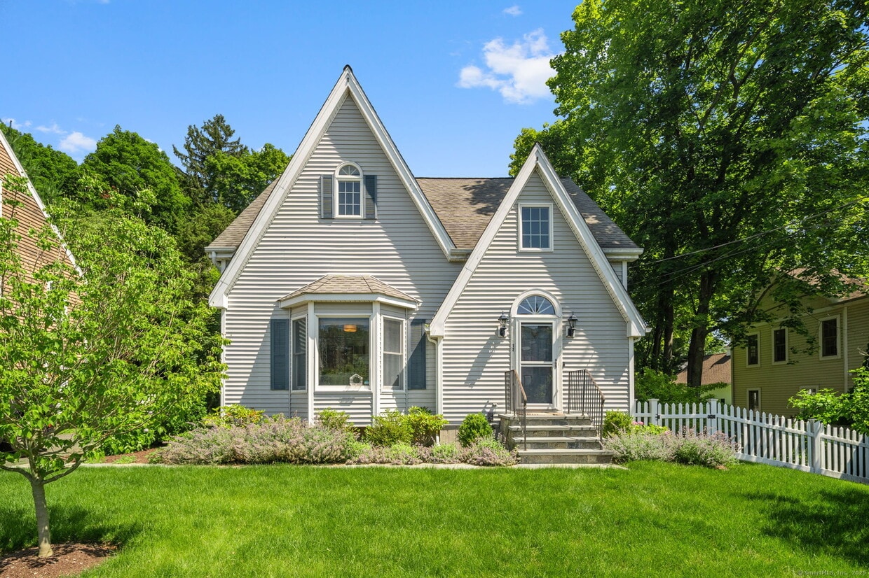 Primary Photo - 12 Bailey Ave