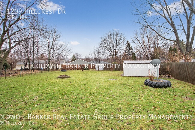 Building Photo - 1209 Hillcrest Dr