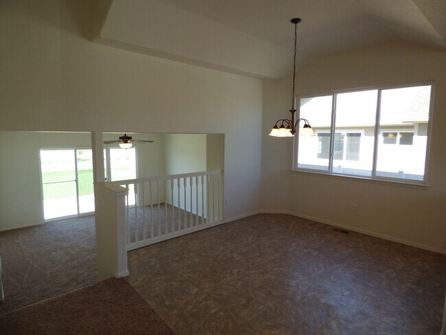 Building Photo - Two Story 3 Bed / 2.5 Bath Home in Windsor!