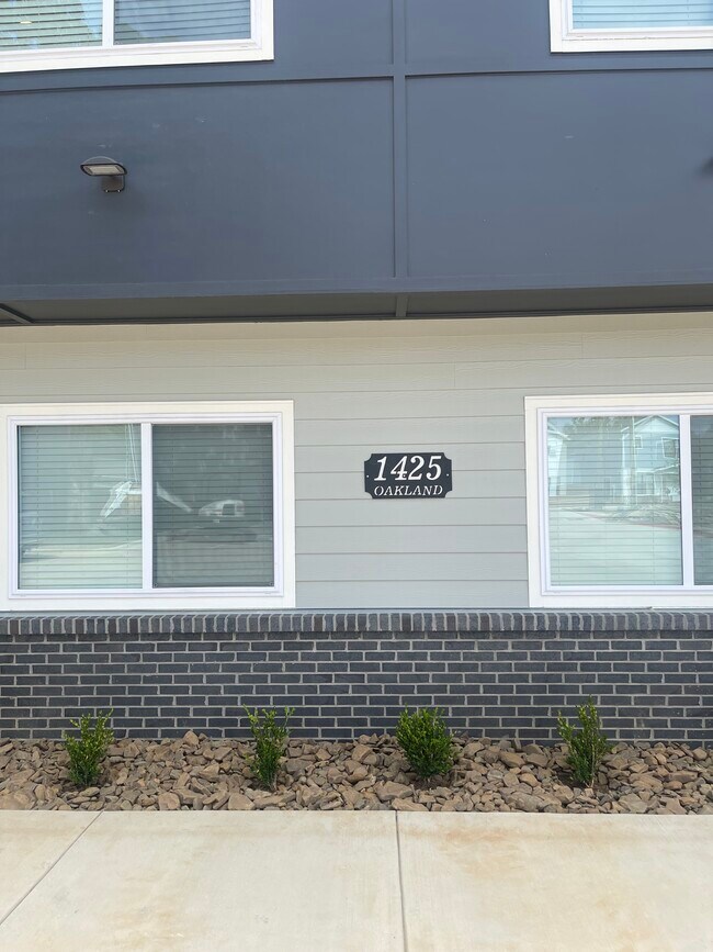 Photo - 1425 Oakland Ave Townhome