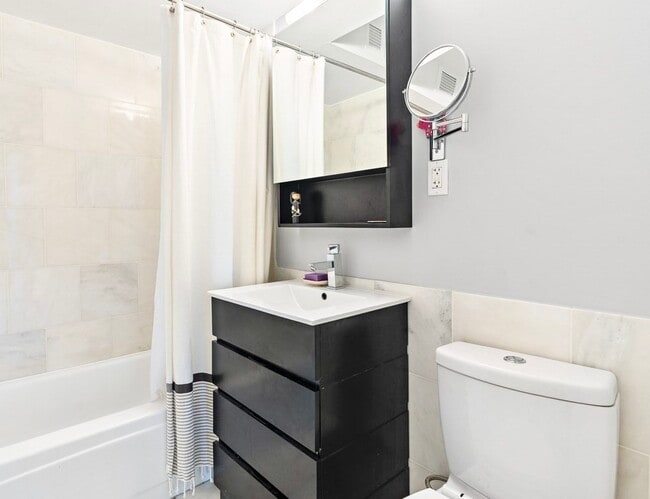 Building Photo - 566 Commonwealth Ave