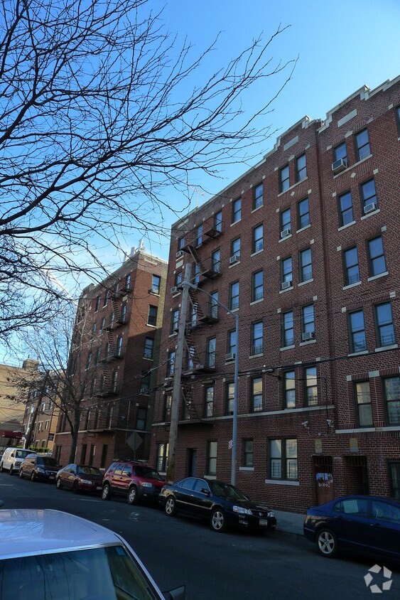 Foto del edificio - 4138-40 Carpenter Ave
