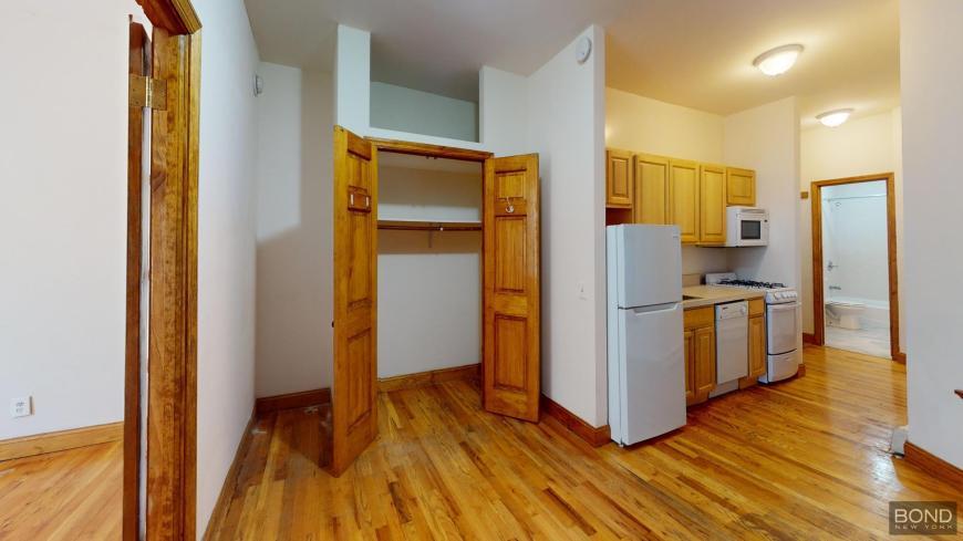 Foto principal - 1 bedroom in NEW YORK NY 10019