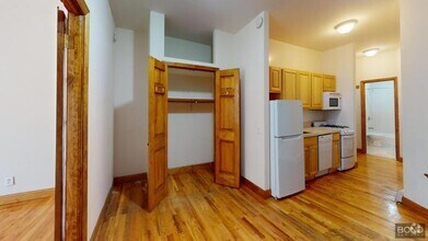 Building Photo - 814 10th Ave