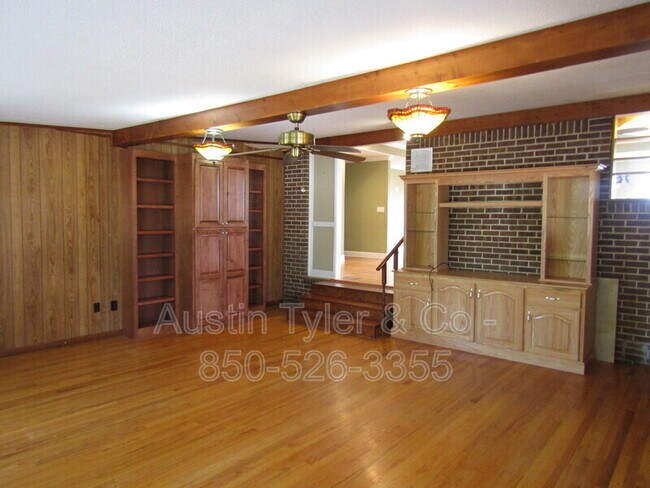 Building Photo - 4845 Rooks Dr