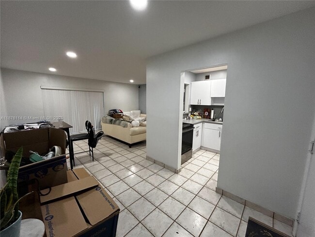 Building Photo - 10393 N Kendall Dr