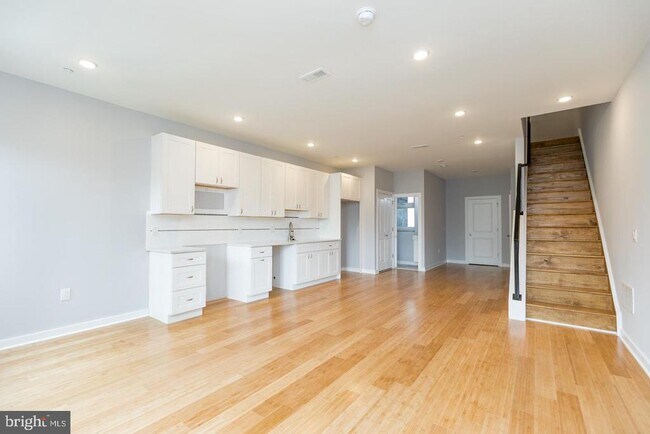 Building Photo - 2230 Frankford Ave