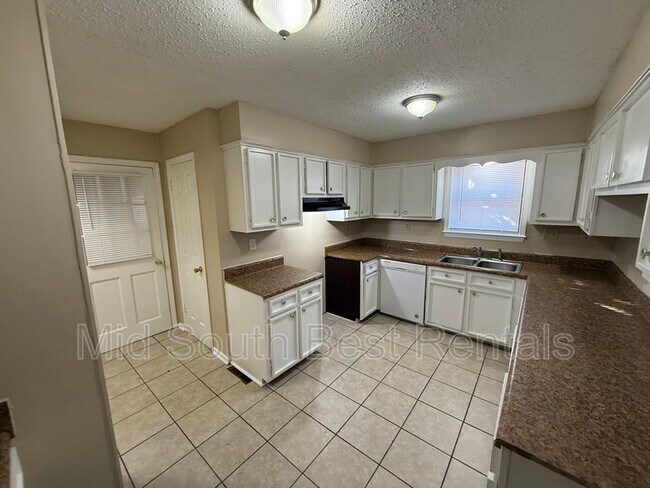 Foto del edificio - 4531 Knotty Oaks Dr