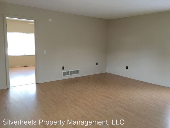 Building Photo - 708 4th St