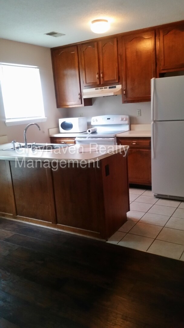 Building Photo - 3810 Thrushwood Dr