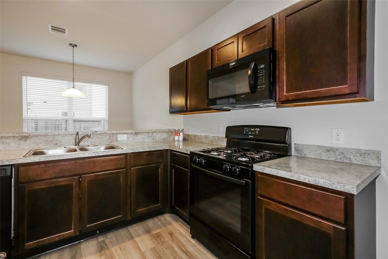 Foto principal - 16903 Andrew Nook Ln