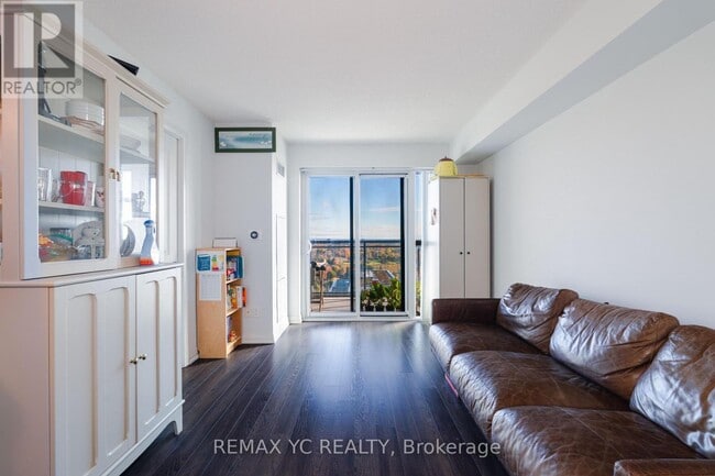 Building Photo - 30 Meadowglen Pl