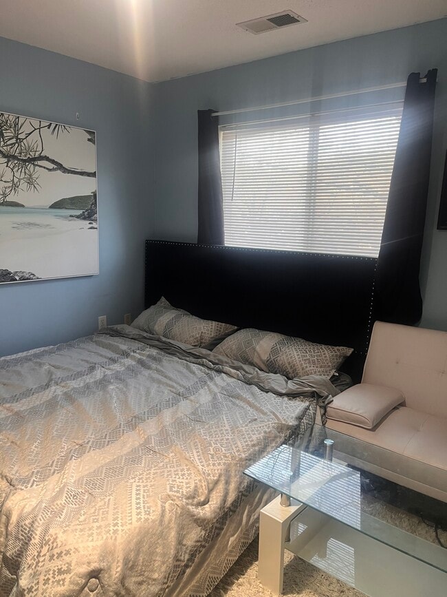 Building Photo - 1410 Collegiate Cir