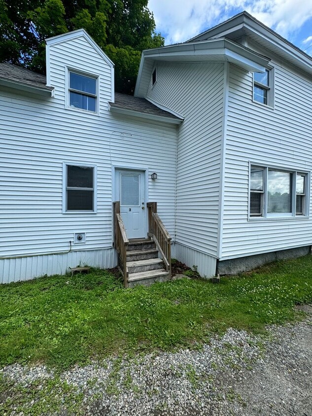 Primary Photo - 12 Oak St