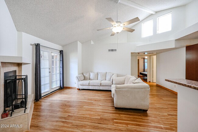 Foto del edificio - 16402 N 31st St
