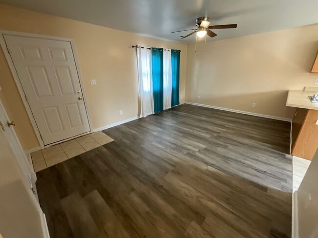 Building Photo - 3 Bedroom Home in Greensboro-Available Now...