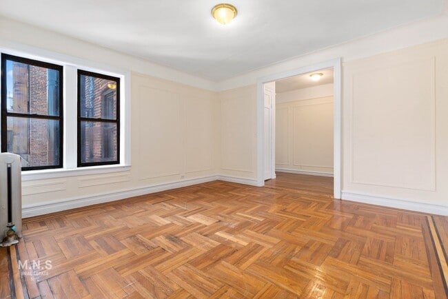 Building Photo - 2-12 Seaman Avenue