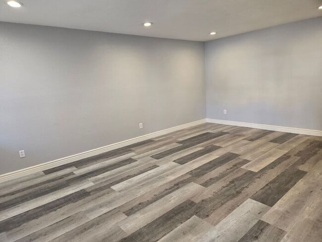 Building Photo - 2674 N 43rd Ave