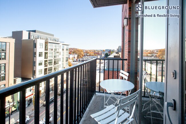 Building Photo - 625 H St NE
