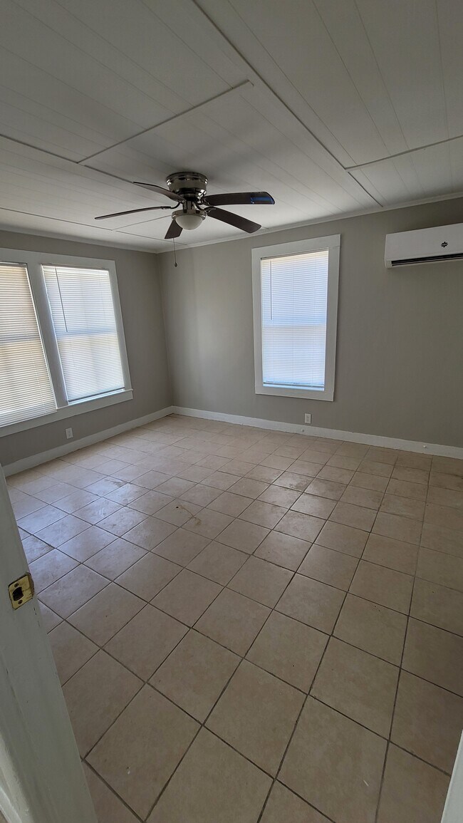 Foto del edificio - 1511 N Davis Hwy