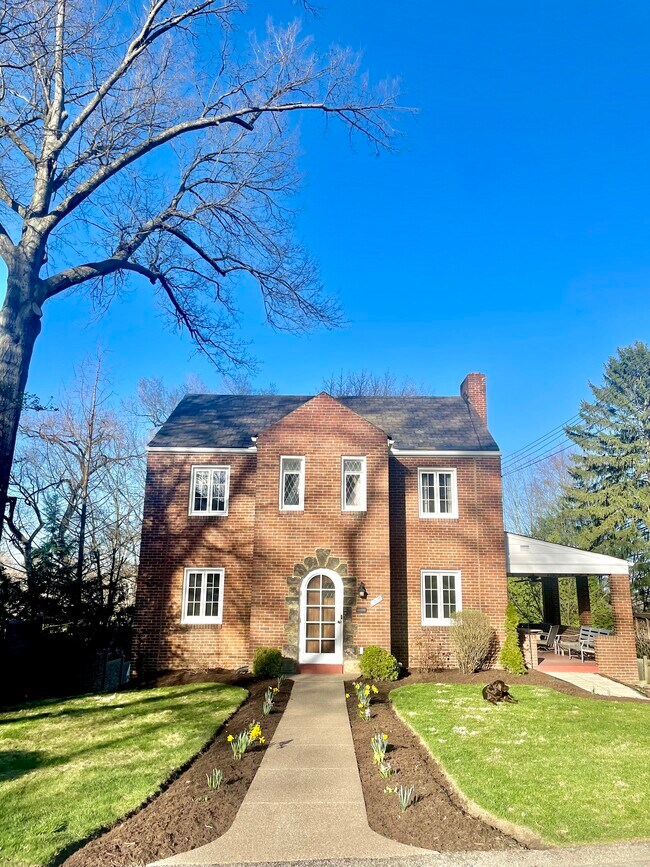 Building Photo - 1070 Old Gate Rd