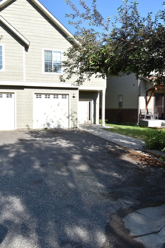 Foto del edificio - Fantastic end unit condo in Westgate subdi...