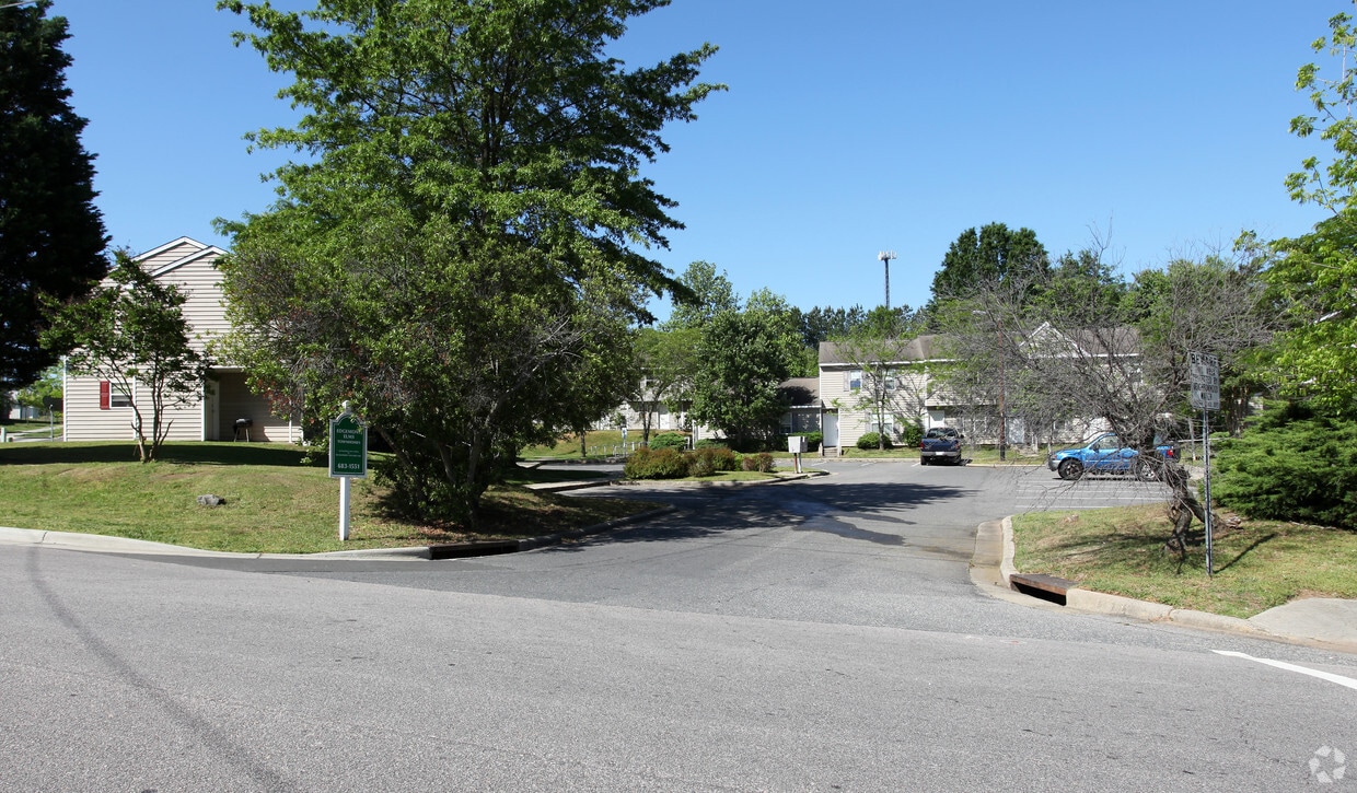 Edgemont Elms Townhomes Apartments in Durham, NC