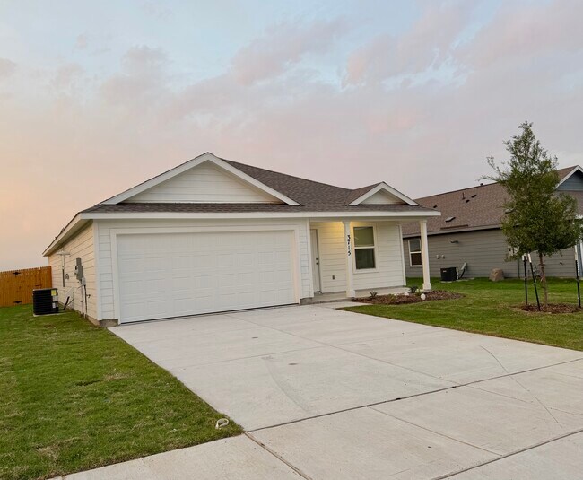 Building Photo - 3715 Longleaf Dr