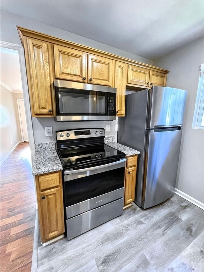 Building Photo - 3-Bedroom Home with Convenient Access to N...
