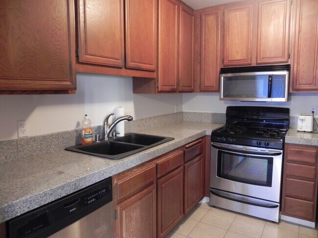Foto del edificio - Large 3 bedroom 2 bath Townhouse in Hercul...