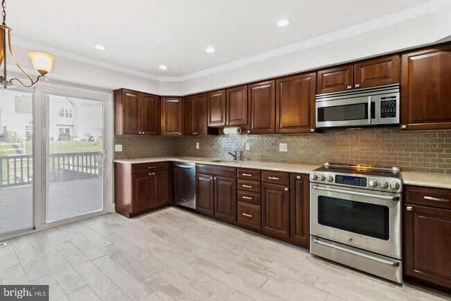 Building Photo - 206 Parkview Way