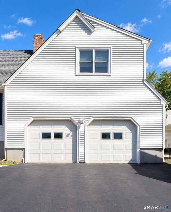 Foto del edificio - 92 Sunny Meadow Rd