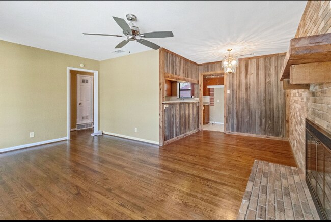 Foto del edificio - 10911 Visalia Dr