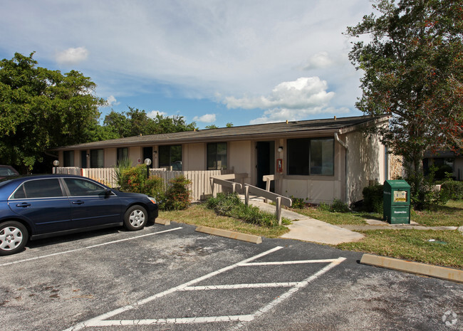 Mark Landing II Apartment Homes - Apartments in Hobe Sound, FL ...