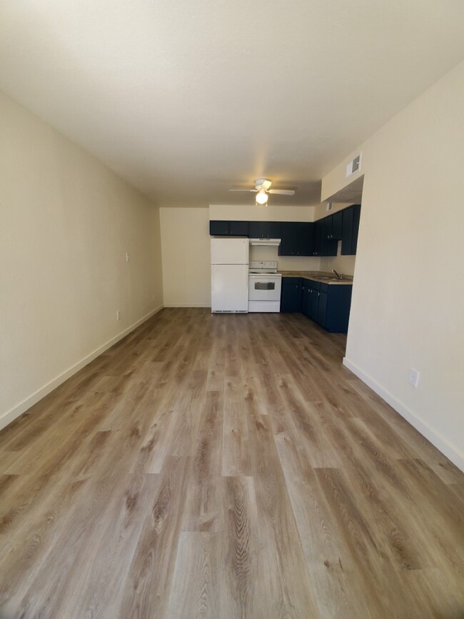 Building Photo - 9633 N 17th Ave