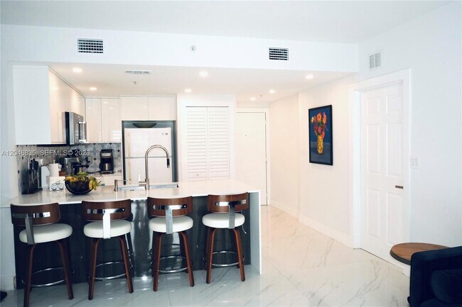 Foto del edificio - 3410 Coral Wy