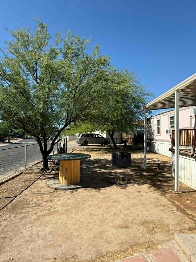 Building Photo - 2640 S Cottonwood Ln