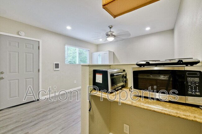 Foto del edificio - 1043 Henderson Ave