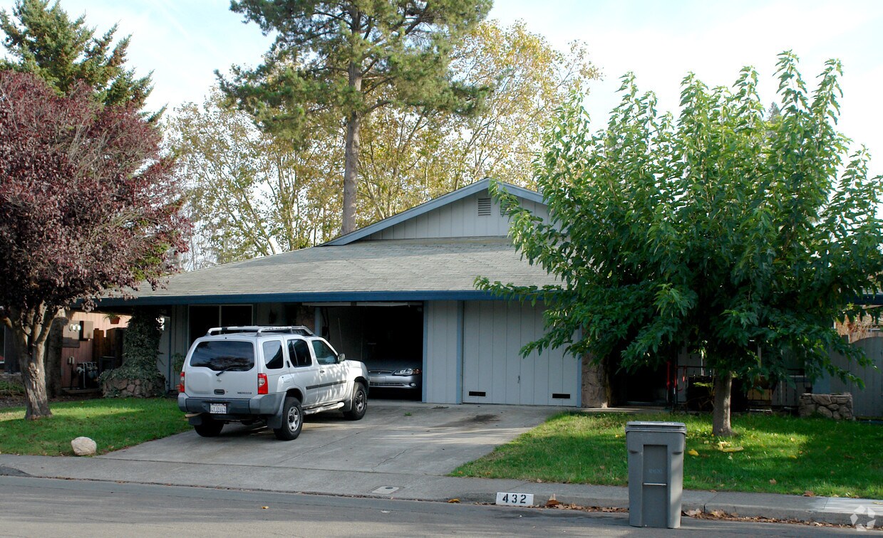 Building Photo - 432 Lincoln Ave