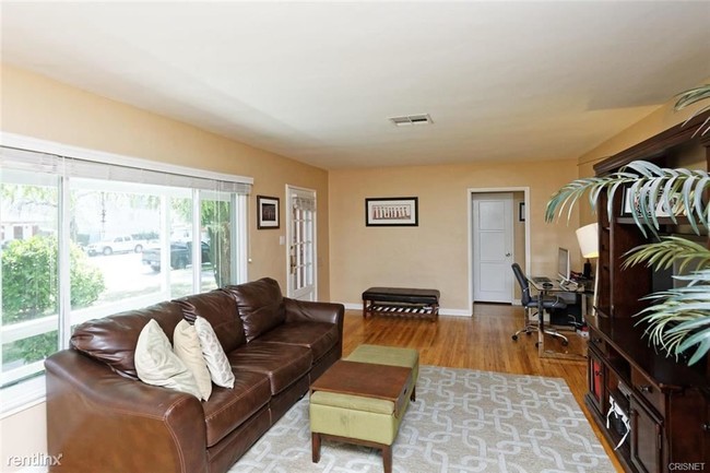 Building Photo - 3 br, 1 bath House - 5847 Colfax Ave
