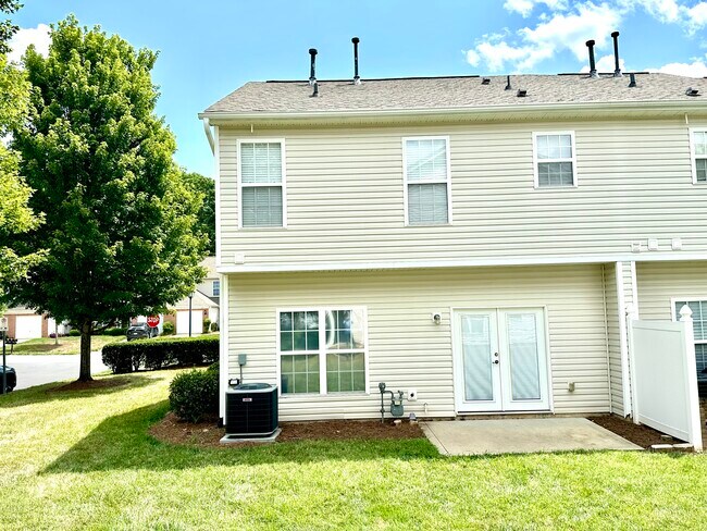 Foto del edificio - 3129 Summerfield Ridge Ln